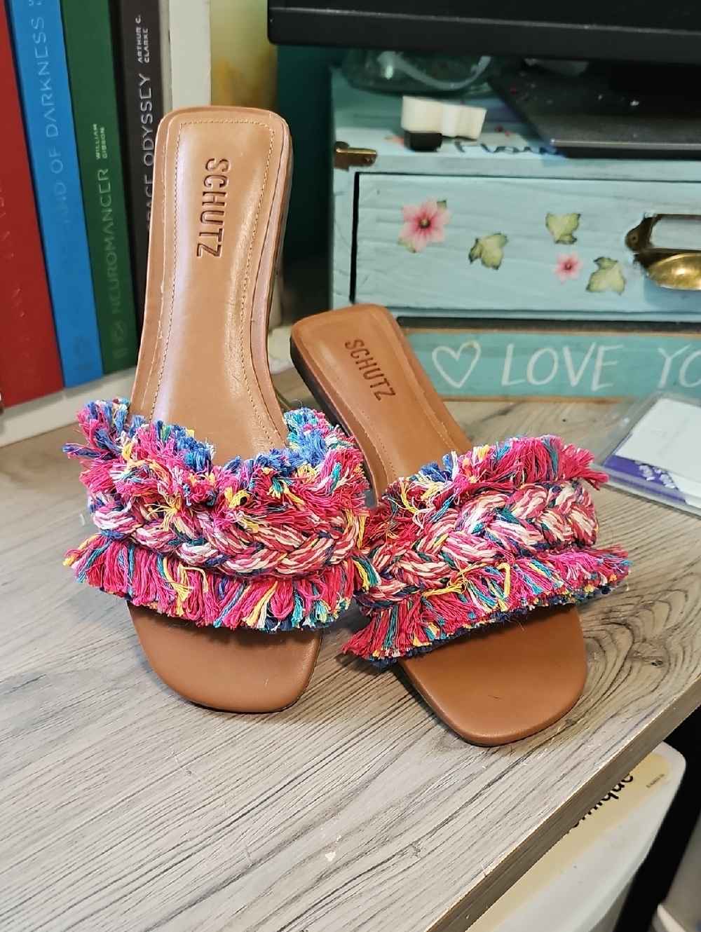 NWT Schutz Women's Tan Slide Sandals with Multicolor Fringe. SIZE 8